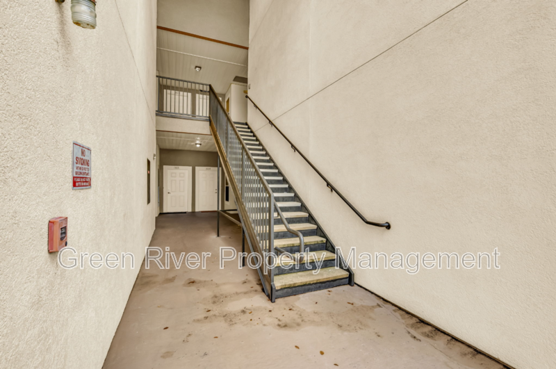 Spacious 2 Bedroom/2 Bathroom Condo in Gated Community with Pool property image