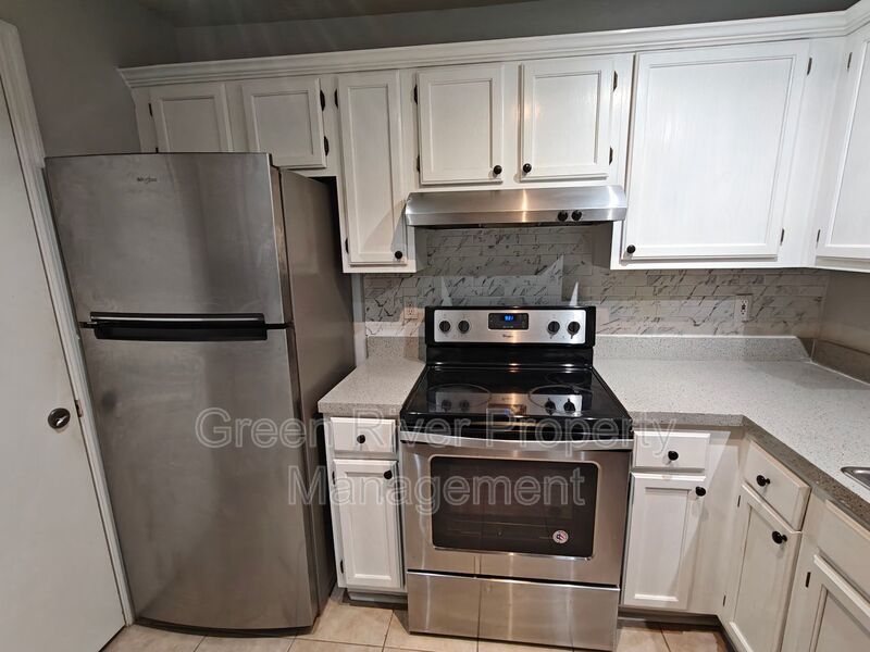 Beautiful 2 Bed / 2 Bath First-Floor Condo in Gated Community property image