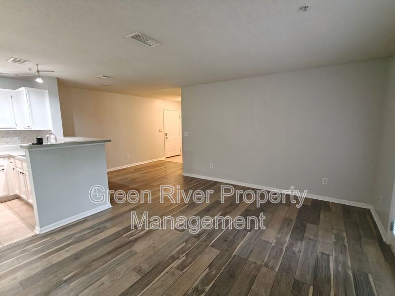 Beautiful 2 Bed / 2 Bath First-Floor Condo in Gated Community property image