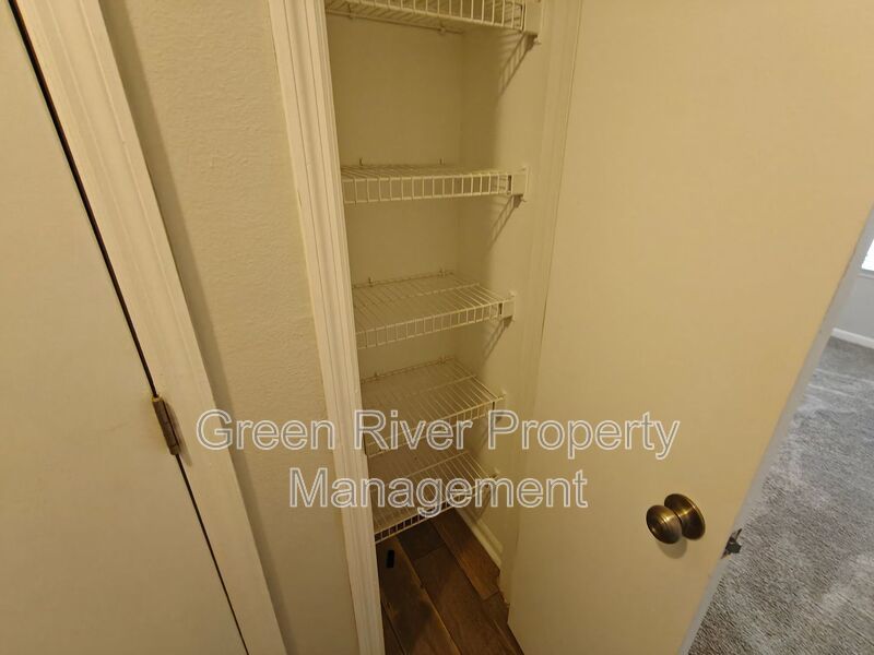 Beautiful 2 Bed / 2 Bath First-Floor Condo in Gated Community property image