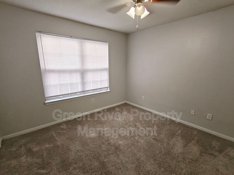 Beautiful 2 Bed / 2 Bath First-Floor Condo in Gated Community property image