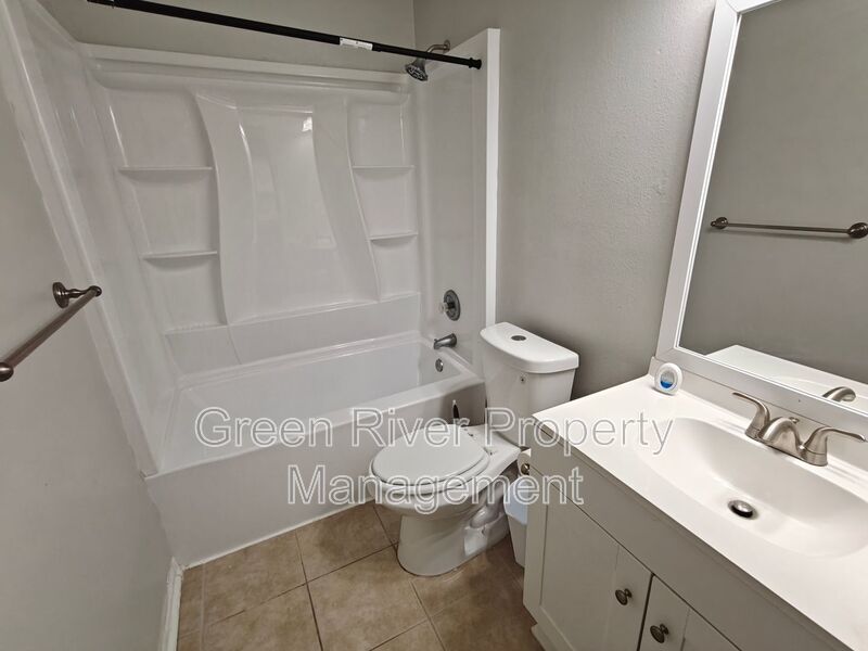 Beautiful 2 Bed / 2 Bath First-Floor Condo in Gated Community property image