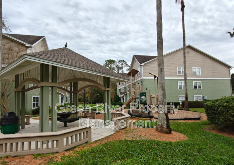 Beautiful 2 Bed / 2 Bath First-Floor Condo in Gated Community property image