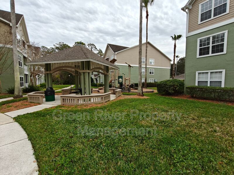 Beautiful 2 Bed / 2 Bath First-Floor Condo in Gated Community property image