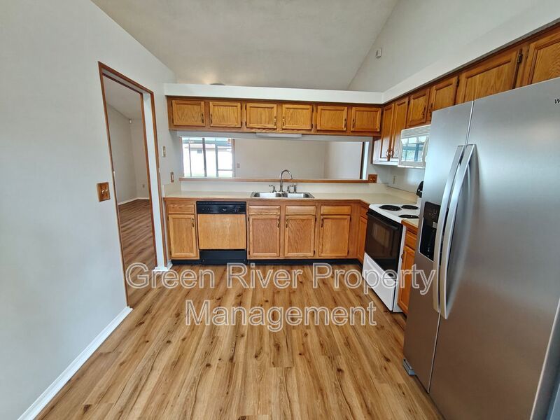 Beautiful 3BR/2BA Home with Garage, Screened Porch & Fenced Yard! property image