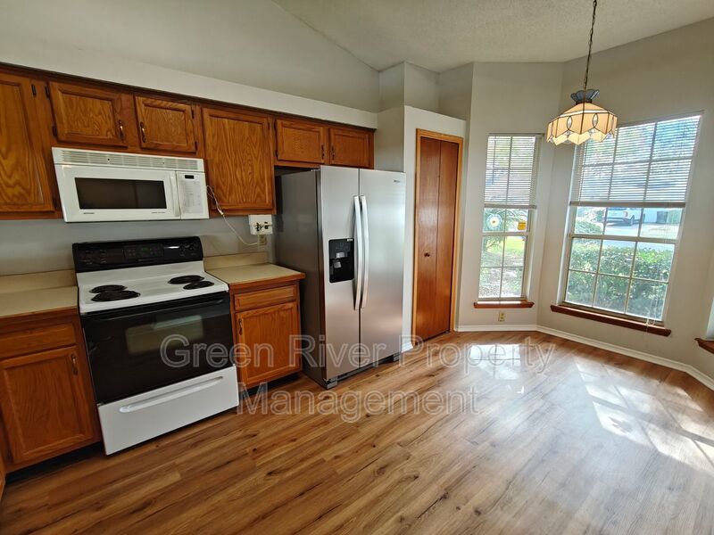 Beautiful 3BR/2BA Home with Garage, Screened Porch & Fenced Yard! property image