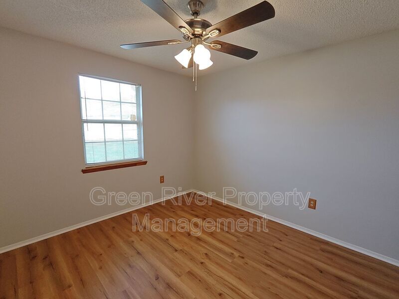 Beautiful 3BR/2BA Home with Garage, Screened Porch & Fenced Yard! property image