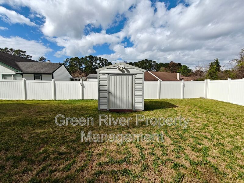 Beautiful 3BR/2BA Home with Garage, Screened Porch & Fenced Yard! property image