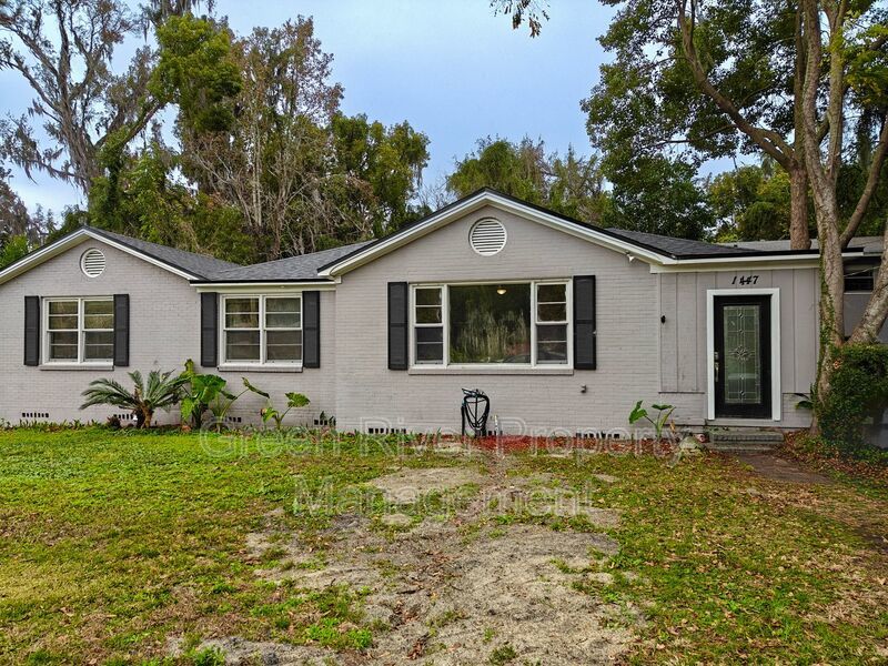 Spacious 4-Bedroom Home with Updated Kitchen & Screened Patio property image