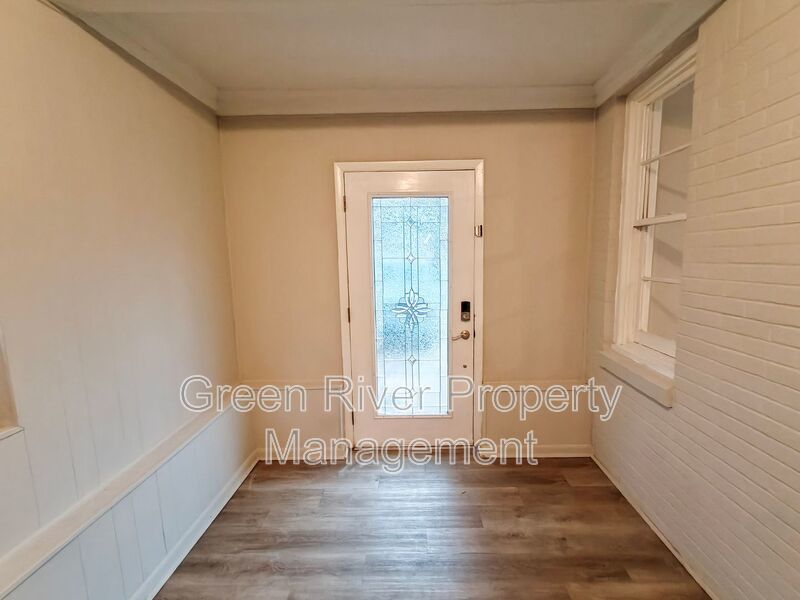 Spacious 4-Bedroom Home with Updated Kitchen & Screened Patio property image