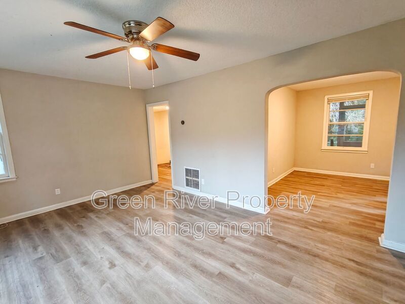 Spacious 4-Bedroom Home with Updated Kitchen & Screened Patio property image