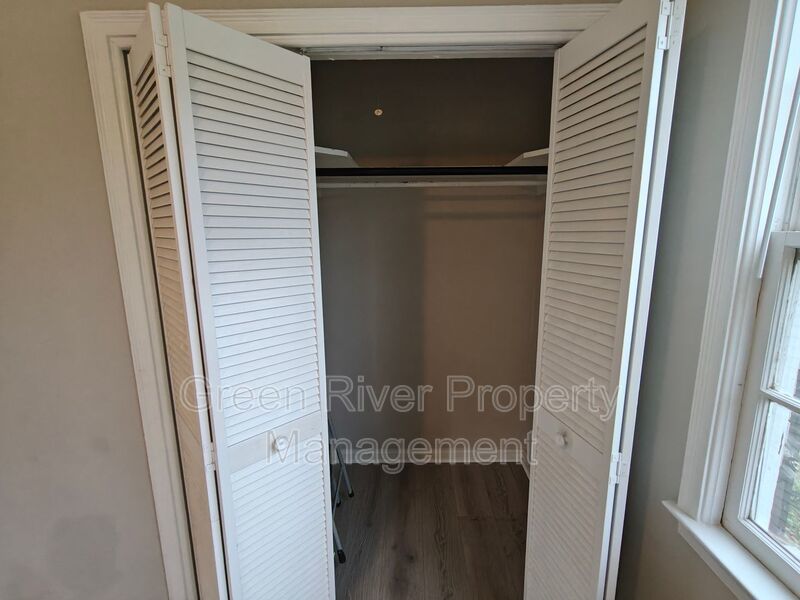 Spacious 4-Bedroom Home with Updated Kitchen & Screened Patio property image