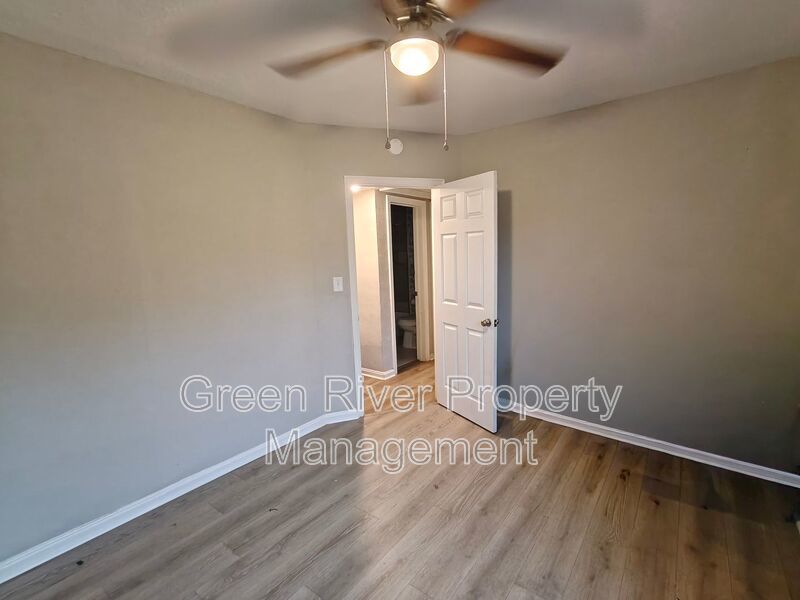 Spacious 4-Bedroom Home with Updated Kitchen & Screened Patio property image