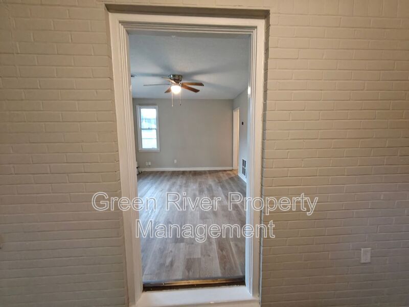 Spacious 4-Bedroom Home with Updated Kitchen & Screened Patio property image