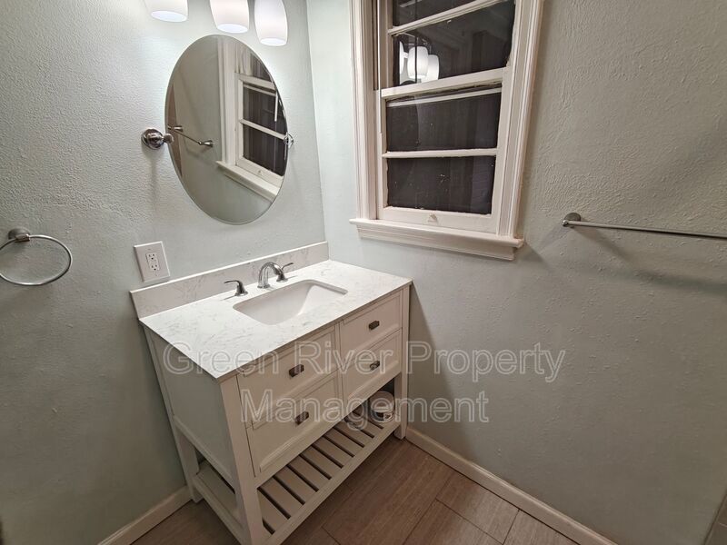 Spacious 4-Bedroom Home with Updated Kitchen & Screened Patio property image