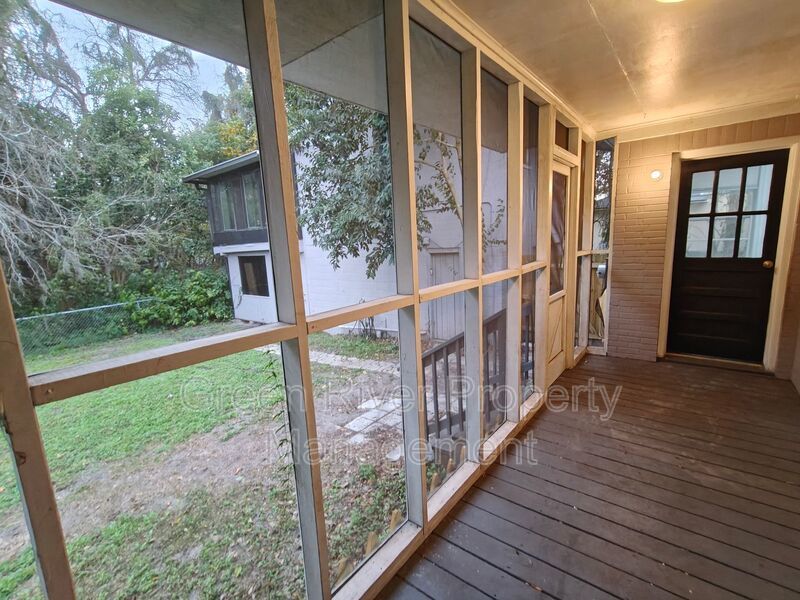 Spacious 4-Bedroom Home with Updated Kitchen & Screened Patio property image