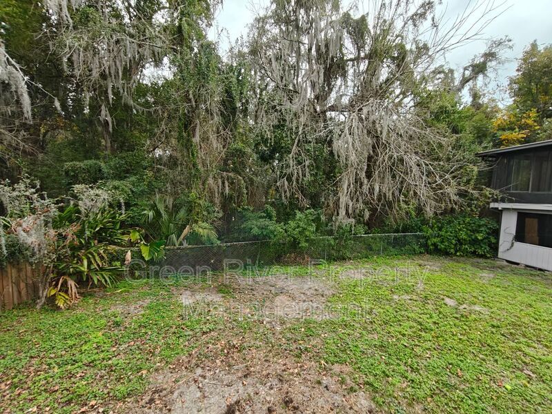 Spacious 4-Bedroom Home with Updated Kitchen & Screened Patio property image