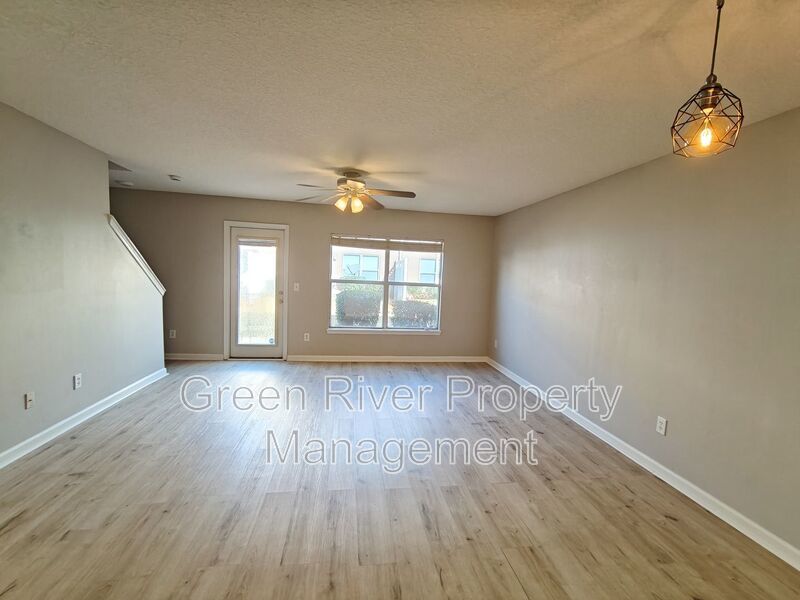 3 Bedroom, 2.5 Bathroom Townhome located in Fleming Island!! property image