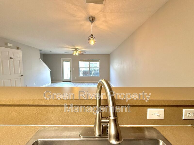 3 Bedroom, 2.5 Bathroom Townhome located in Fleming Island!! property image