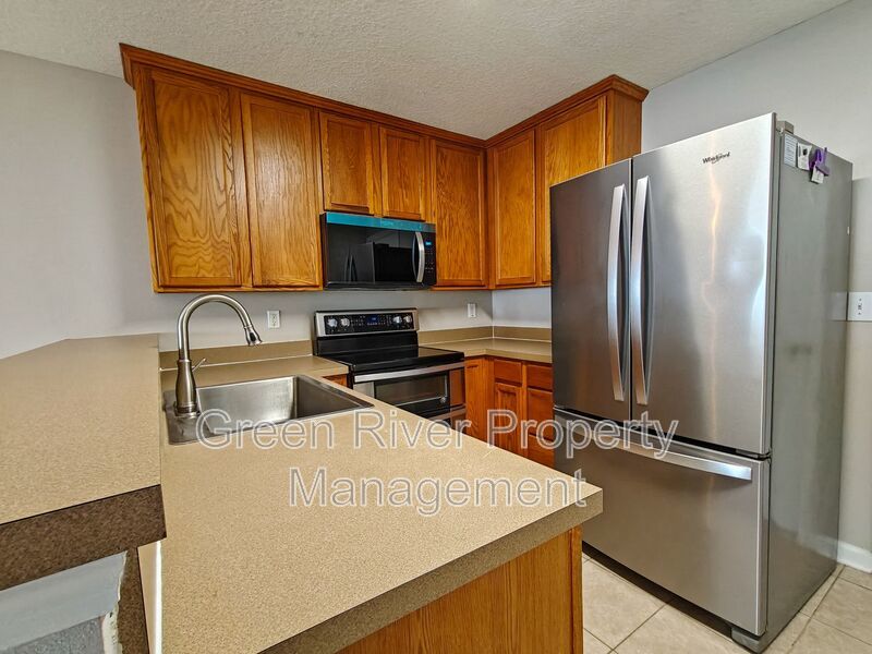 3 Bedroom, 2.5 Bathroom Townhome located in Fleming Island!! property image