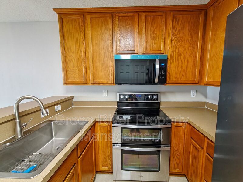 3 Bedroom, 2.5 Bathroom Townhome located in Fleming Island!! property image