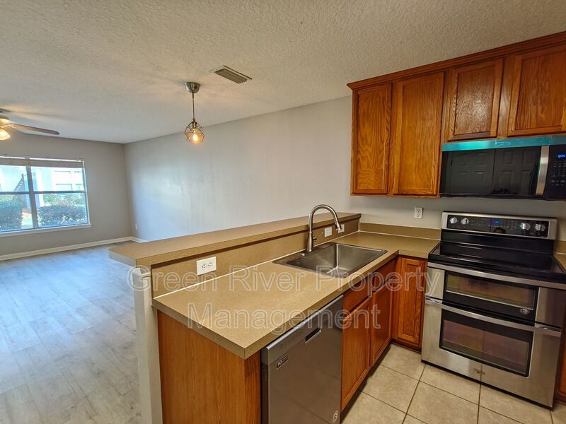 3 Bedroom, 2.5 Bathroom Townhome located in Fleming Island!! property image