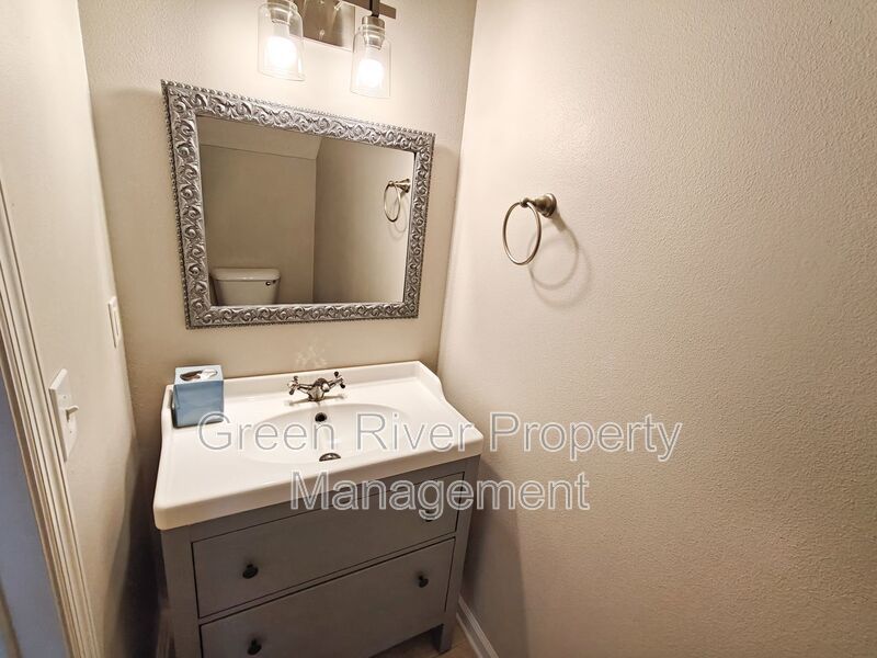 3 Bedroom, 2.5 Bathroom Townhome located in Fleming Island!! property image