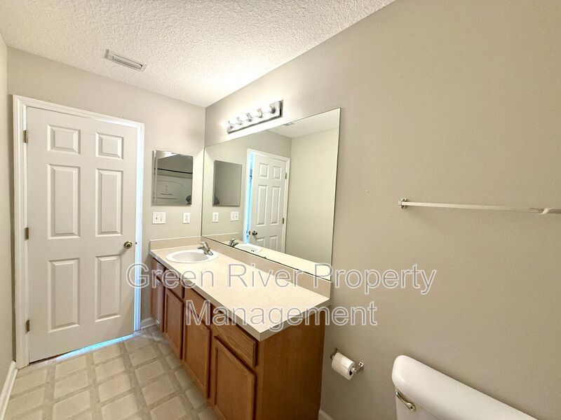 3 Bedroom, 2.5 Bathroom Townhome located in Fleming Island!! property image