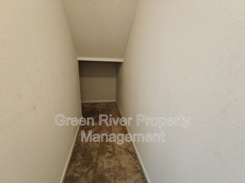 Stylish Two-Story 4BR Home with Open Concept & Spacious Backyard property image