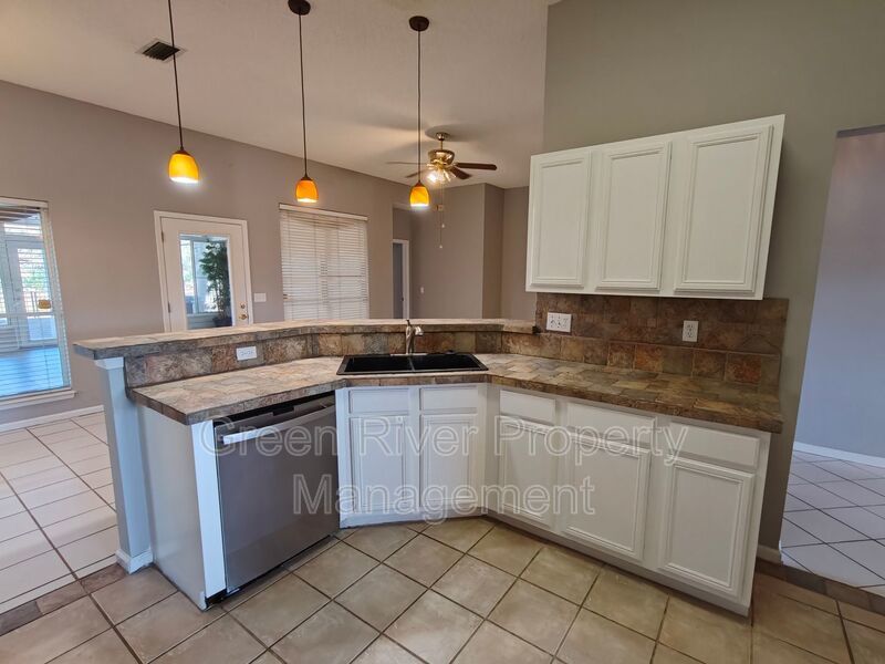 Florida Living at Its Best – 3BR Home with Hot Tub & Resort Amenities property image