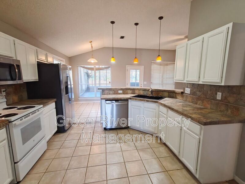 Florida Living at Its Best – 3BR Home with Hot Tub & Resort Amenities property image