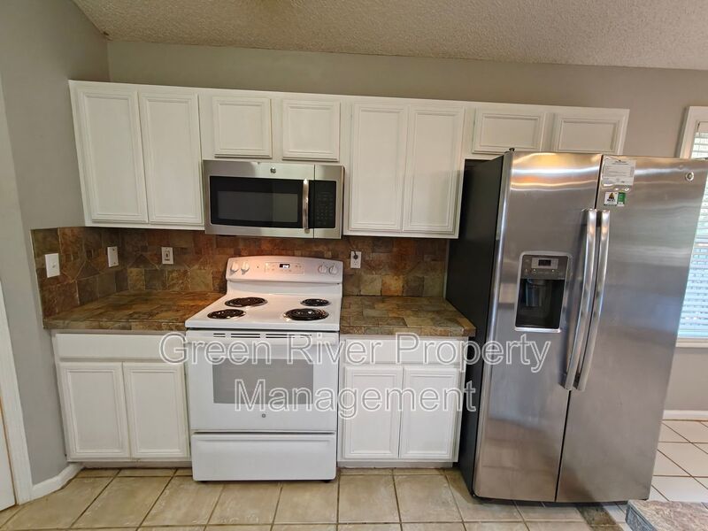 Florida Living at Its Best – 3BR Home with Hot Tub & Resort Amenities property image