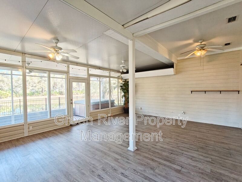 Florida Living at Its Best – 3BR Home with Hot Tub & Resort Amenities property image