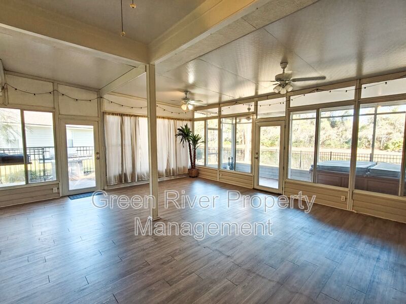 Florida Living at Its Best – 3BR Home with Hot Tub & Resort Amenities property image