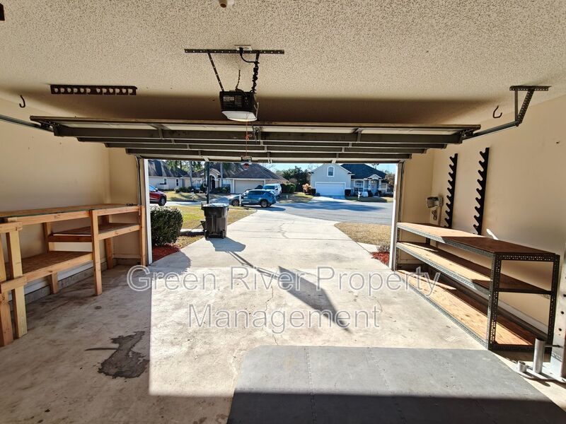 Florida Living at Its Best – 3BR Home with Hot Tub & Resort Amenities property image