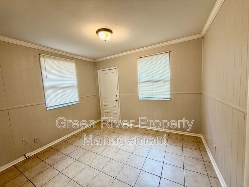 Spacious & Stylish 4-Bedroom Retreat with Den, Fireplace in Spring Park! property image