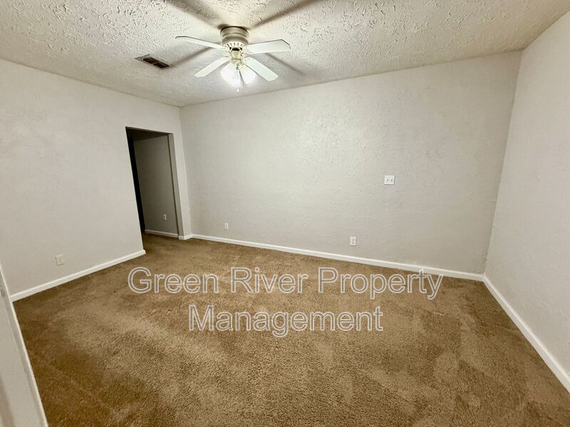 Spacious & Stylish 4-Bedroom Retreat with Den, Fireplace in Spring Park! property image