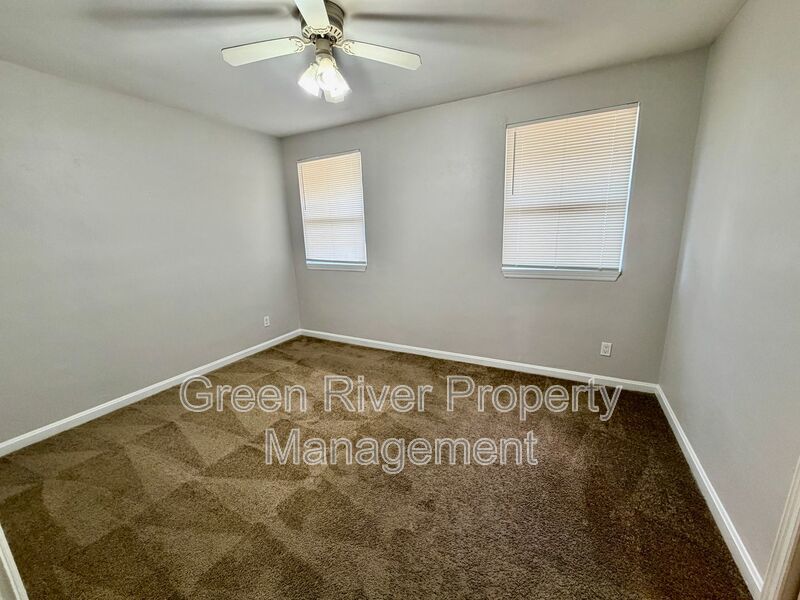 Spacious & Stylish 4-Bedroom Retreat with Den, Fireplace in Spring Park! property image