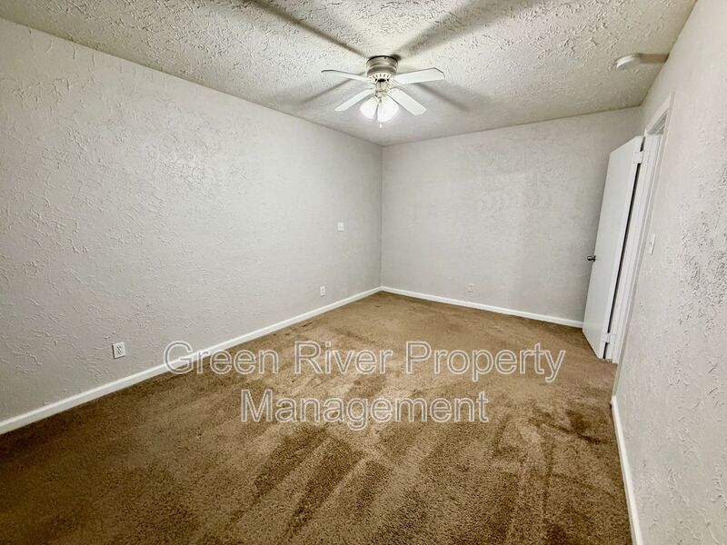 Spacious & Stylish 4-Bedroom Retreat with Den, Fireplace in Spring Park! property image