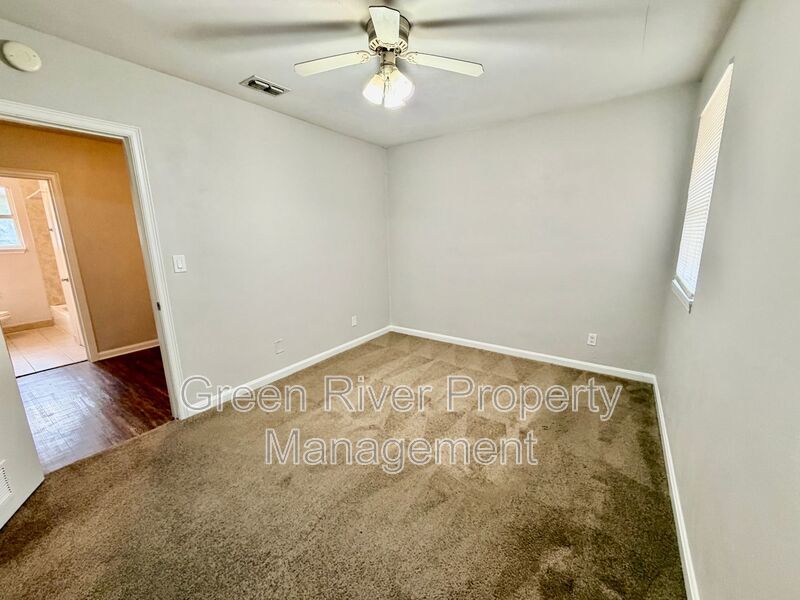 Spacious & Stylish 4-Bedroom Retreat with Den, Fireplace in Spring Park! property image