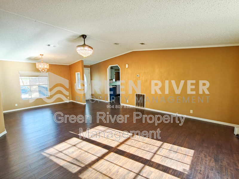 The Perfect Blend of Charm & Modern Living in Middleburg property image