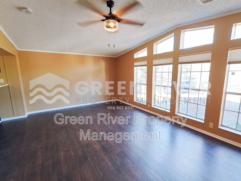 The Perfect Blend of Charm & Modern Living in Middleburg property image