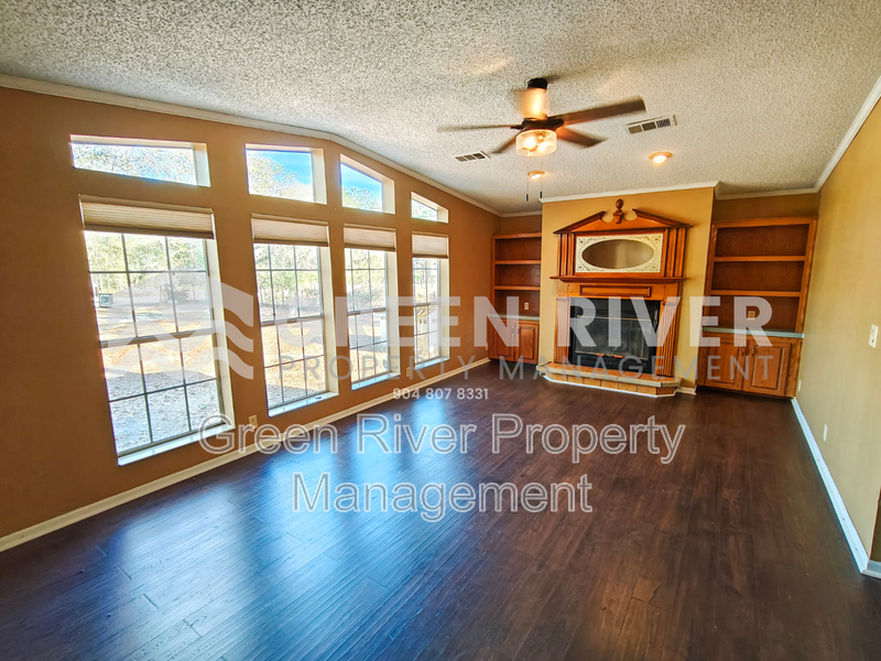 The Perfect Blend of Charm & Modern Living in Middleburg property image