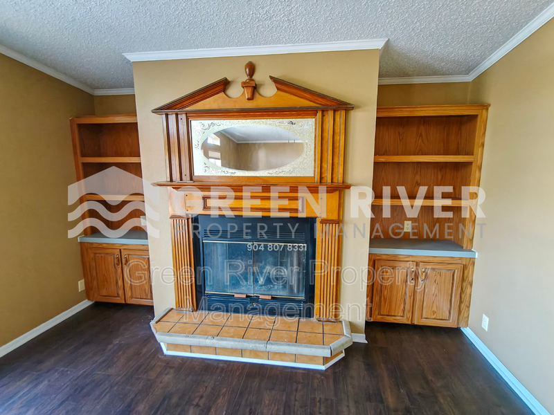 The Perfect Blend of Charm & Modern Living in Middleburg property image