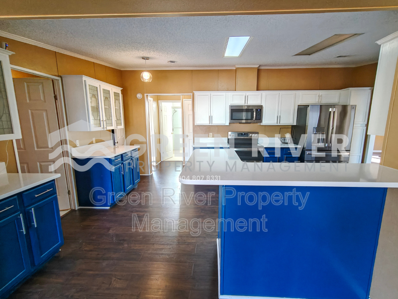 The Perfect Blend of Charm & Modern Living in Middleburg property image