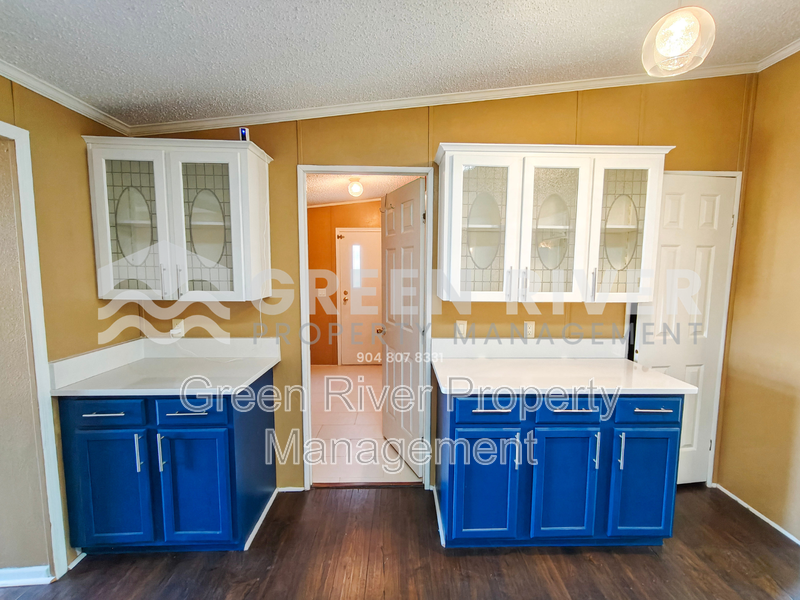 The Perfect Blend of Charm & Modern Living in Middleburg property image