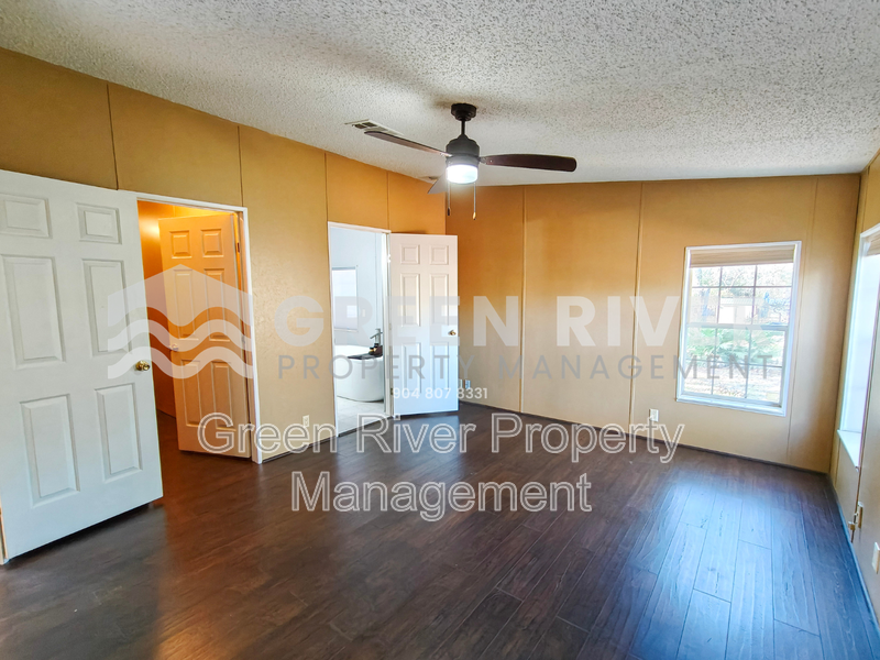 The Perfect Blend of Charm & Modern Living in Middleburg property image