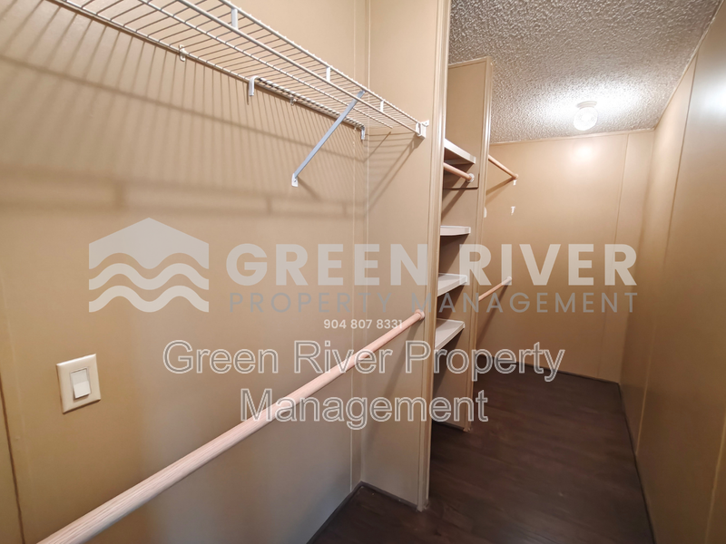 The Perfect Blend of Charm & Modern Living in Middleburg property image