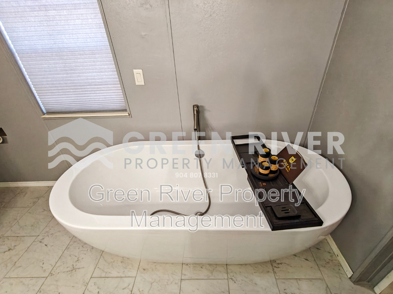 The Perfect Blend of Charm & Modern Living in Middleburg property image