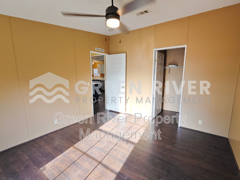 The Perfect Blend of Charm & Modern Living in Middleburg property image